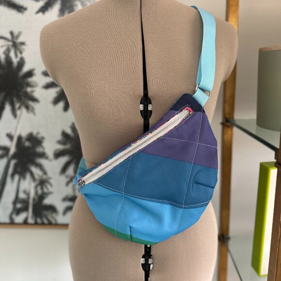 HANDMADE | Rainbow-colored Fanny Pack (Blue / Purple) - Picture 1 of 5